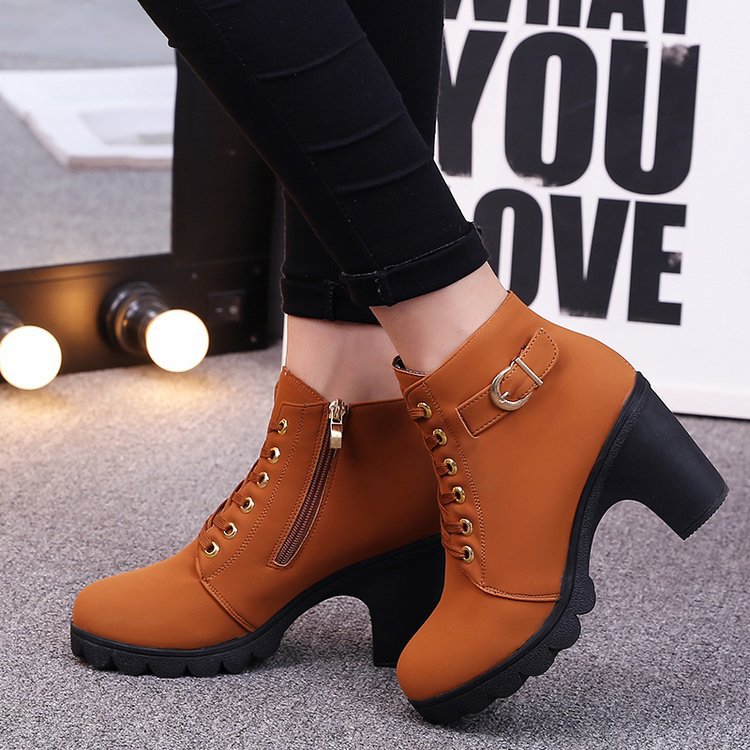 Ankelboots med remmar