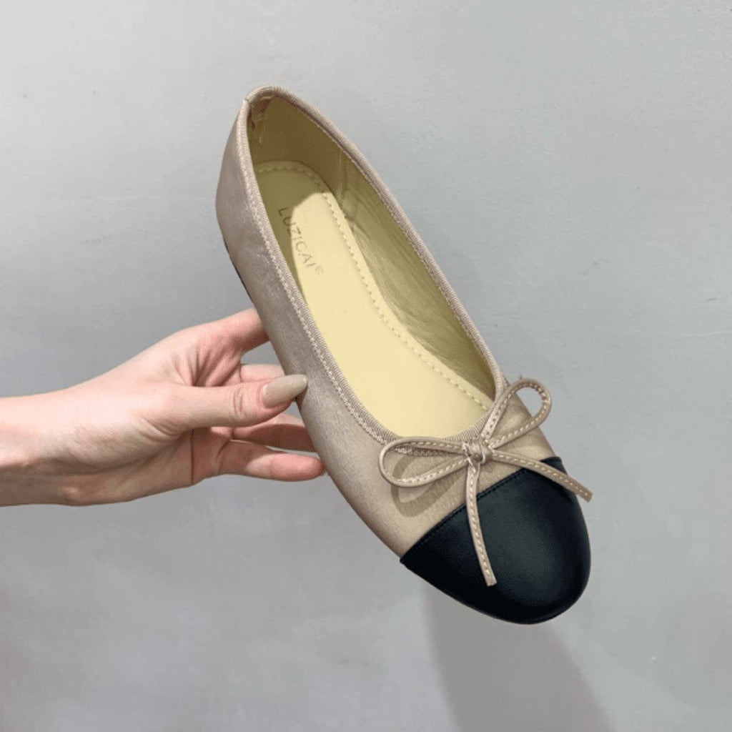 Svarta loafers med rosett