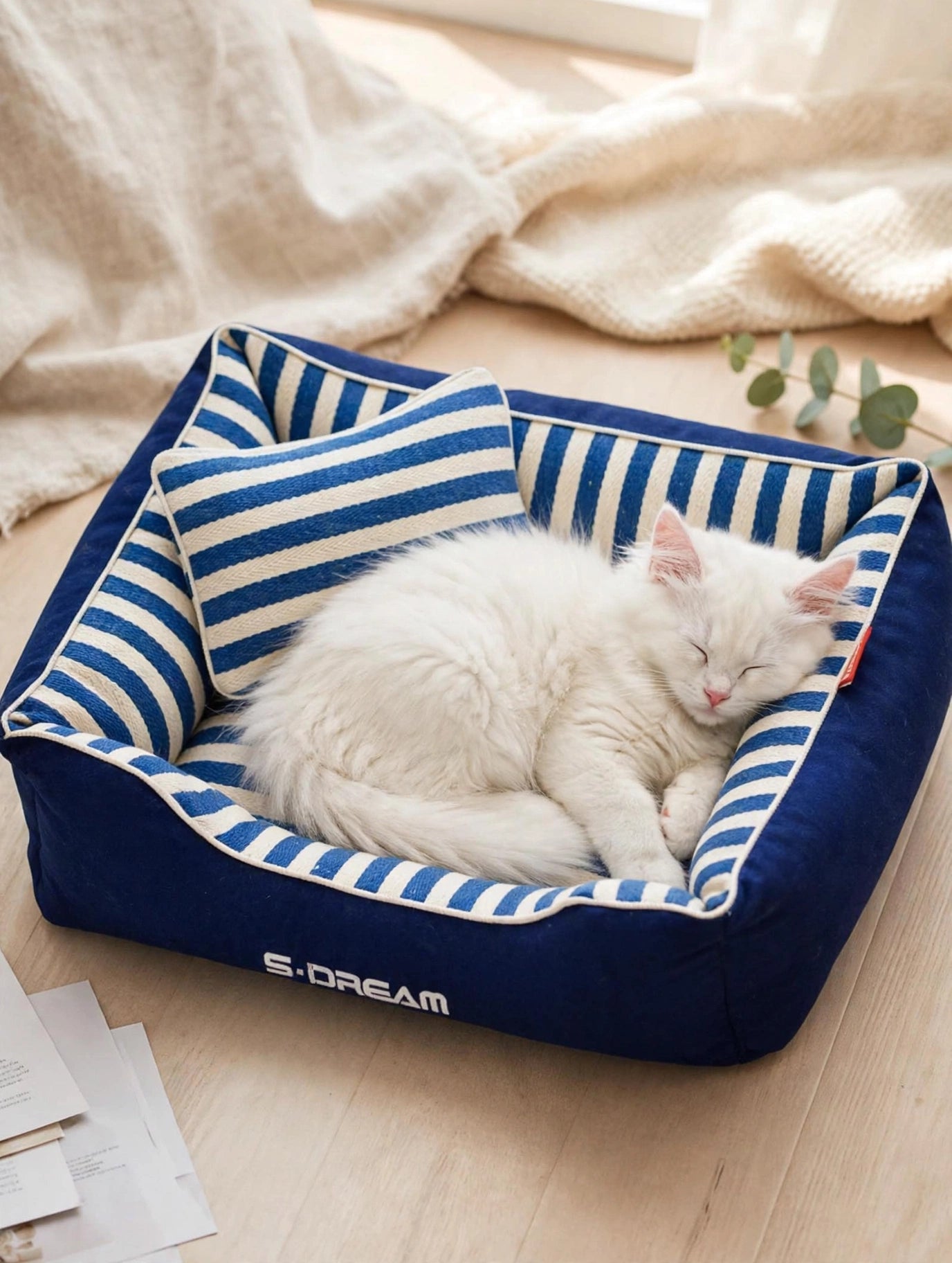 Cozy - Striped Dog Sofa & Cat & Dog Bed with Pillow - Soft and Washable